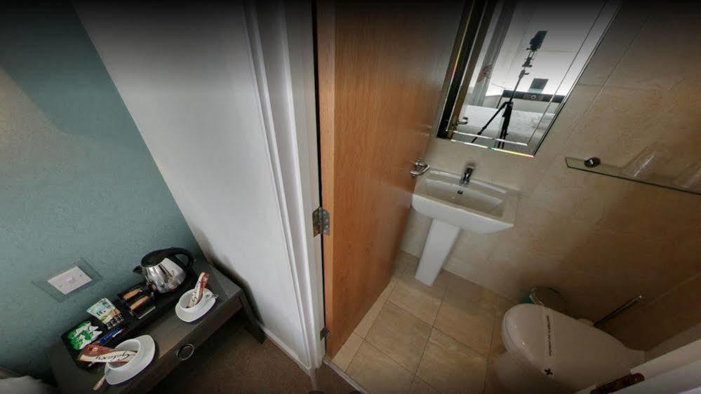 Mccafferty'S Guesthouse อิลฟอร์ด ภายนอก รูปภาพ
